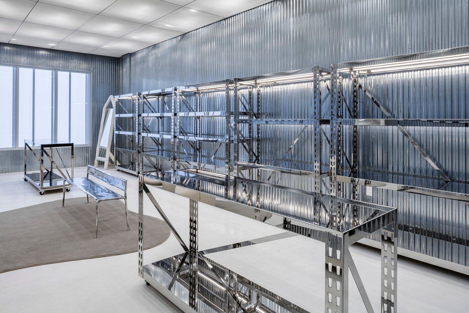 Off-White 迈阿密旗舰店 by Virgil Abloh + AMO