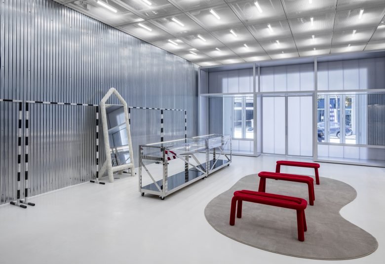 Off-White 迈阿密旗舰店 by Virgil Abloh + AMO