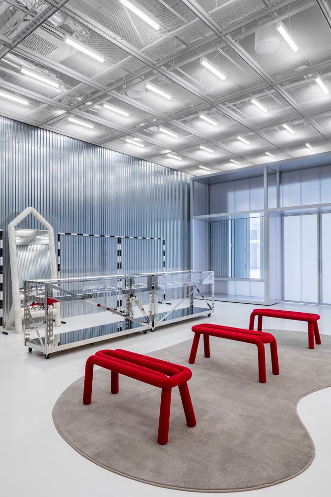 Off-White 迈阿密旗舰店 by Virgil Abloh + AMO