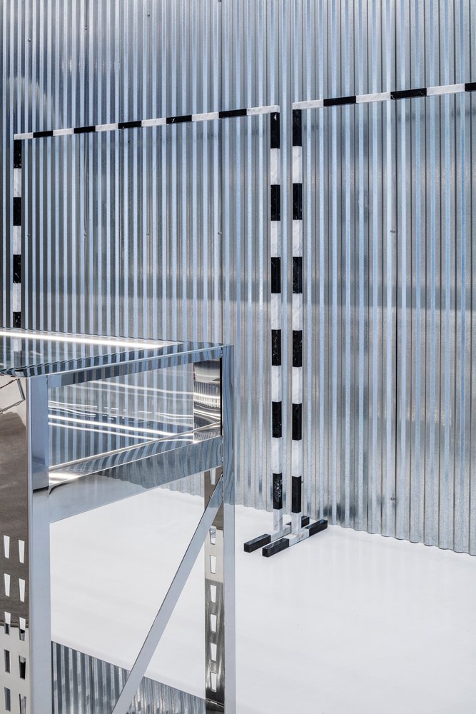 Off-White 迈阿密旗舰店 by Virgil Abloh + AMO