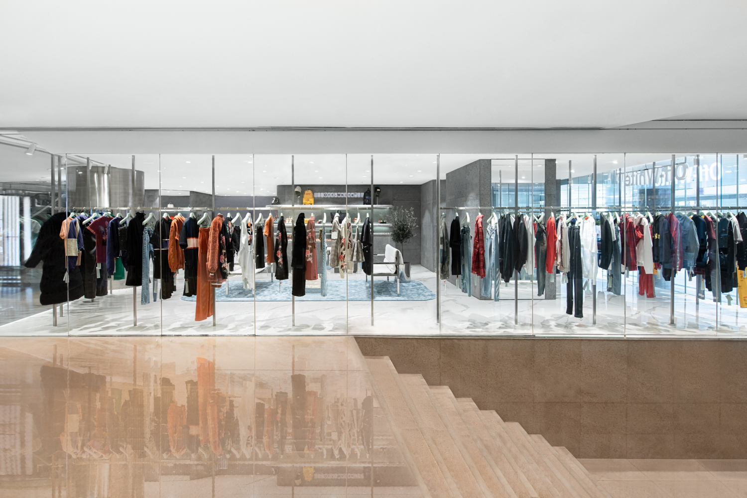 I.T 的 Off-White 专卖店