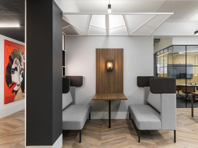 Direct Tiling Group 设计的 JUUL 办公室 Direct Tiling Group 设计的 JUUL 办公室