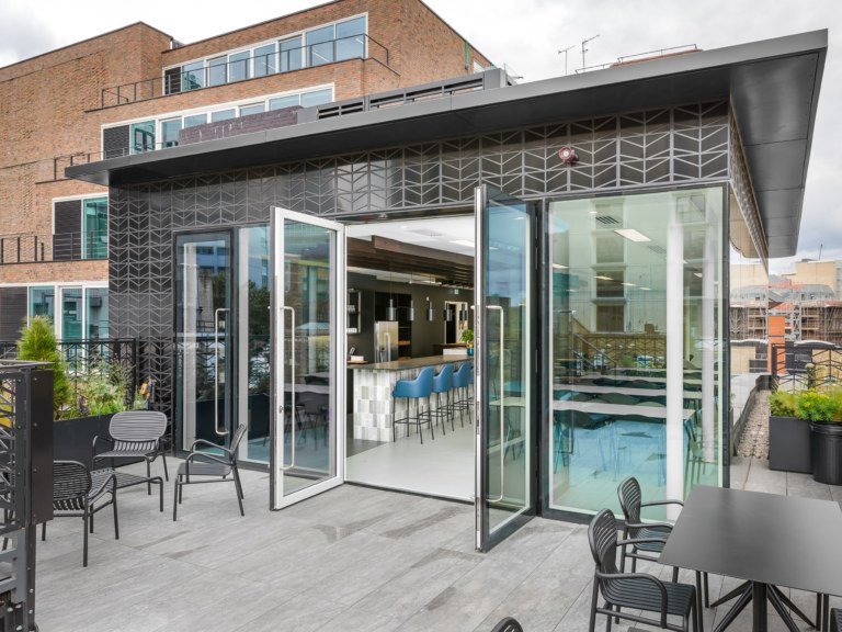 Direct Tiling Group 设计的 JUUL 办公室 Direct Tiling Group 设计的 JUUL 办公室