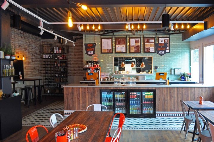 橙色章鱼，由 ALPHA RKD & LOVA 设计，德国肯普滕