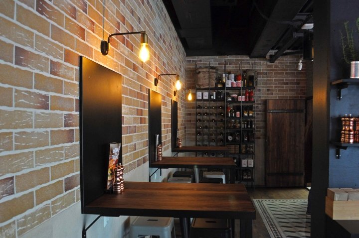 橙色章鱼，由 ALPHA RKD & LOVA 设计，德国肯普滕