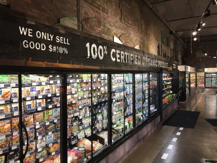 api(+) 设计的 Organic Garage 旗舰店，加拿大多伦多