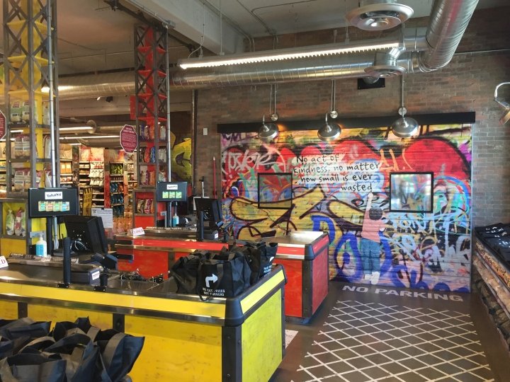 api(+) 设计的 Organic Garage 旗舰店，加拿大多伦多