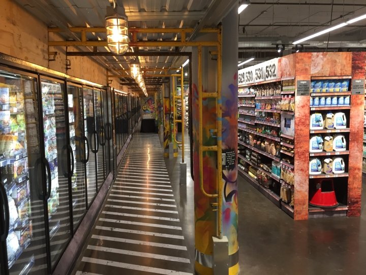 api(+) 设计的 Organic Garage 旗舰店，加拿大多伦多