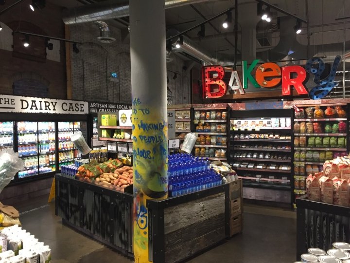 api(+) 设计的 Organic Garage 旗舰店，加拿大多伦多