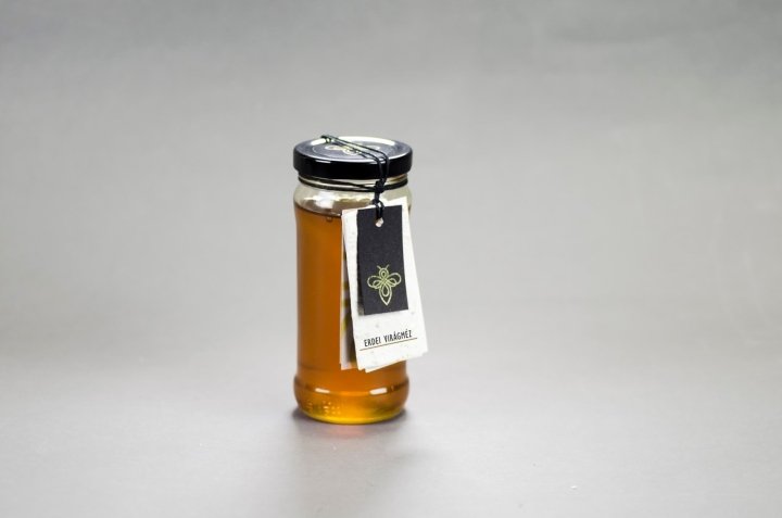 Anna Lengyel 的有机蜂蜜包装