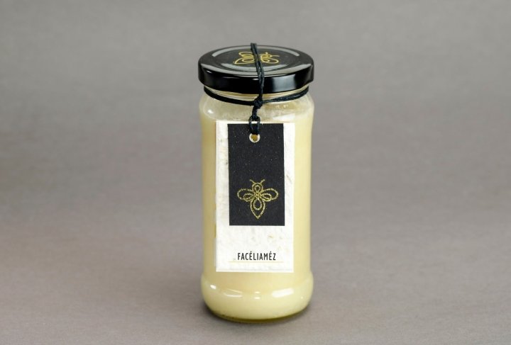 Anna Lengyel 的有机蜂蜜包装