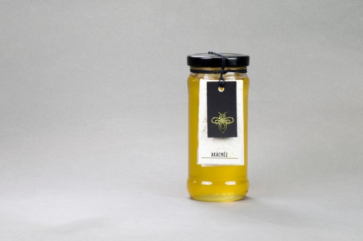 Anna Lengyel 的有机蜂蜜包装