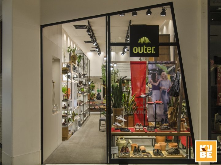 Kube Arquitetura 设计的 Outer Shoes 店，巴西里约热内卢