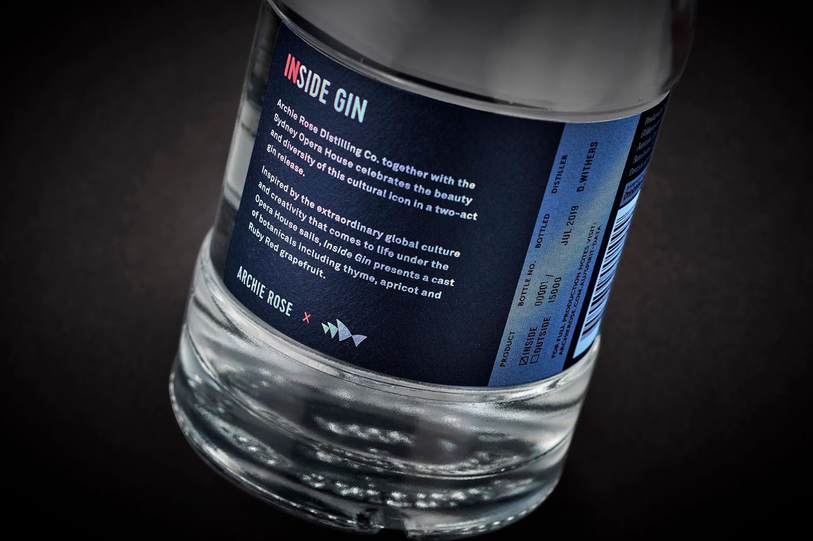 Squad Ink 的《外面和里面》杜松子酒