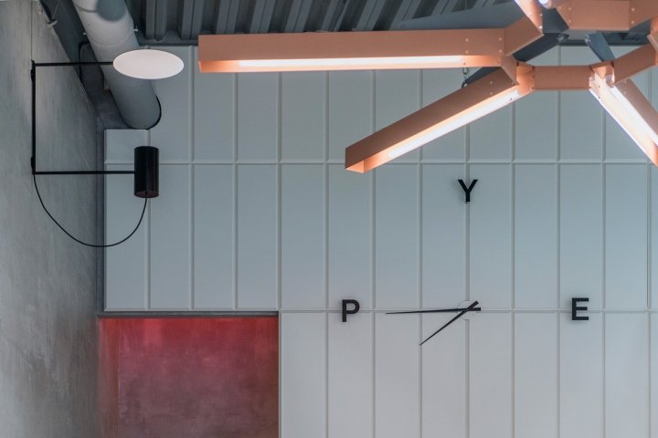 P.Y.E Store Hlebozavod by Lesha Galkin，俄罗斯圣彼得堡