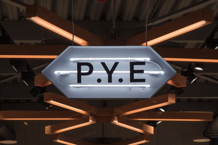 P.Y.E Store Hlebozavod by Lesha Galkin，俄罗斯圣彼得堡