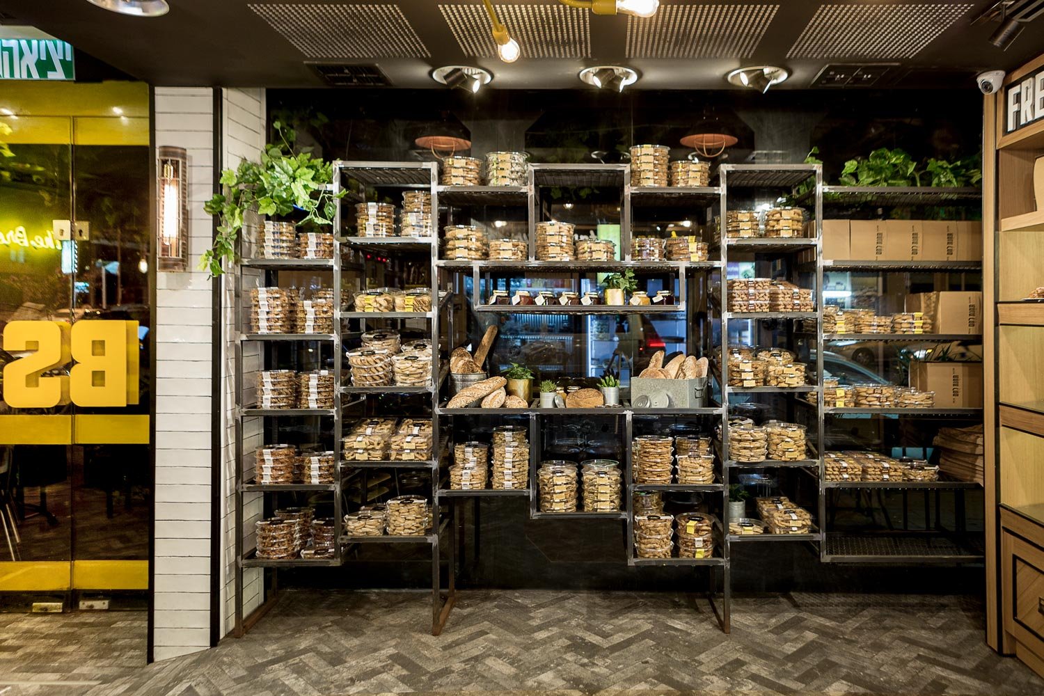 以色列拉马特甘面包站,由 Dana Shaked Studio 设计 以色列拉马特甘面包站,由 Dana Shaked Studio 设计