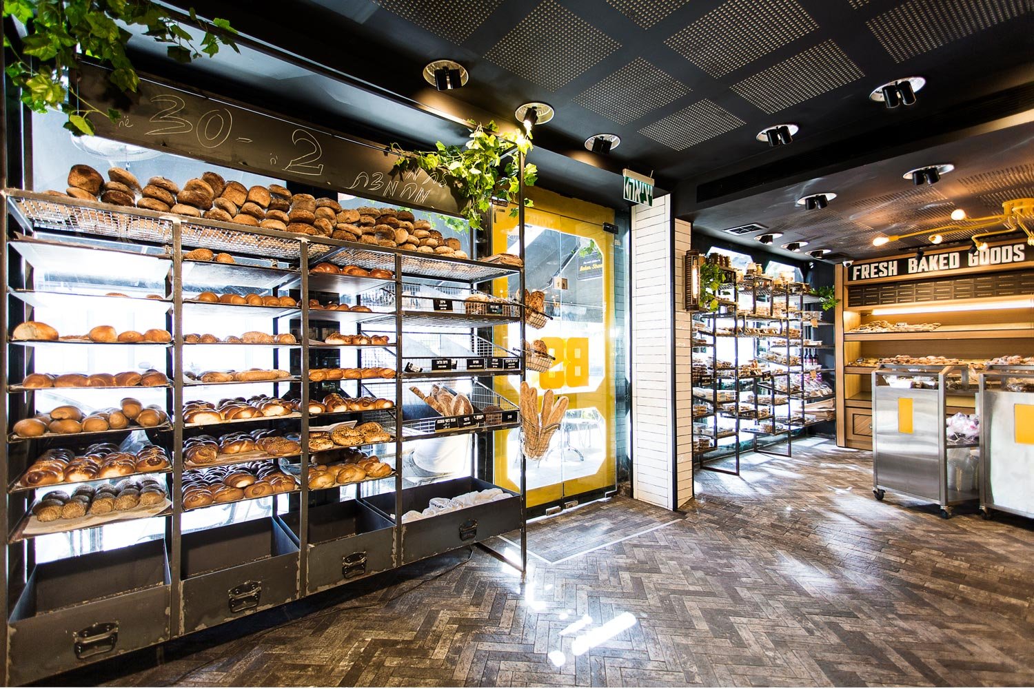 以色列拉马特甘面包站,由 Dana Shaked Studio 设计 以色列拉马特甘面包站,由 Dana Shaked Studio 设计