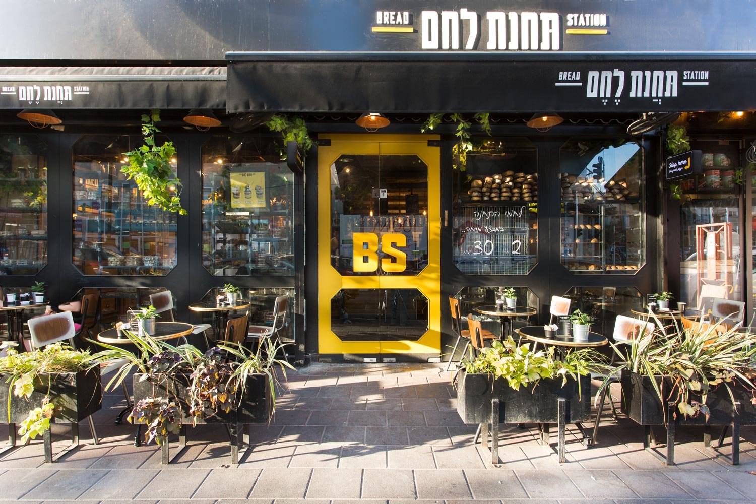 以色列拉马特甘面包站,由 Dana Shaked Studio 设计 以色列拉马特甘面包站,由 Dana Shaked Studio 设计