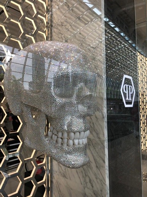 由 Claudio Pironi 建筑师在新加坡滨海湾金沙建造的令人印象深刻的豪华寺庙