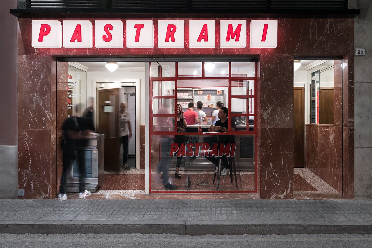 熏牛肉俱乐部。屡获殊荣的地下酒吧 熏牛肉俱乐部。屡获殊荣的地下酒吧