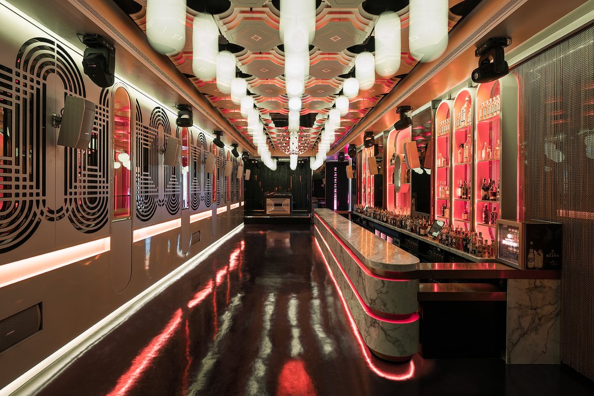 熏牛肉俱乐部。屡获殊荣的地下酒吧 熏牛肉俱乐部。屡获殊荣的地下酒吧