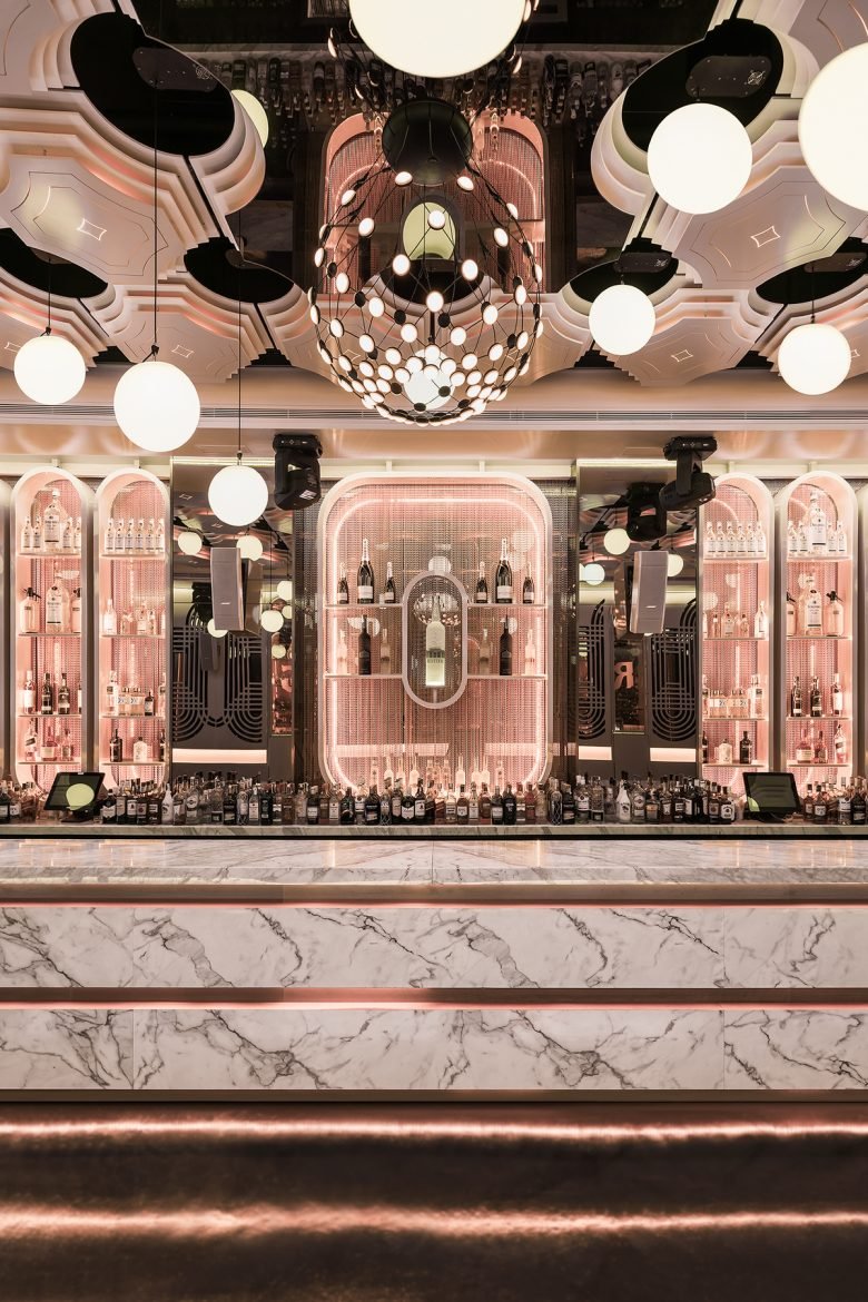 熏牛肉俱乐部。屡获殊荣的地下酒吧 熏牛肉俱乐部。屡获殊荣的地下酒吧