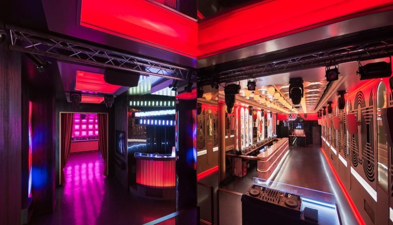 熏牛肉俱乐部。屡获殊荣的地下酒吧 熏牛肉俱乐部。屡获殊荣的地下酒吧