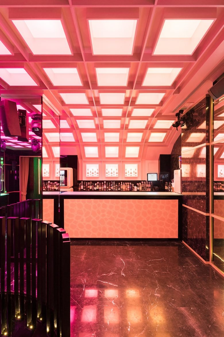 熏牛肉俱乐部。屡获殊荣的地下酒吧 熏牛肉俱乐部。屡获殊荣的地下酒吧