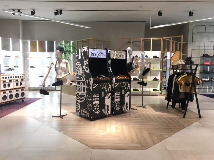 Pedder on Scotts 商店展示，由 Pedder Red 设计，Scotts 广场 – 新加坡