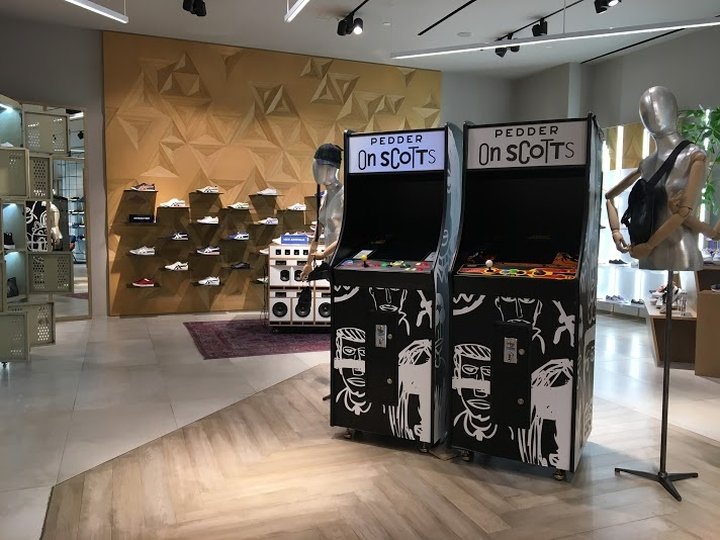 Pedder on Scotts 商店展示，由 Pedder Red 设计，Scotts 广场 – 新加坡