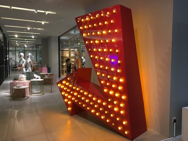 Pedder on Scotts 商店展示，由 Pedder Red 设计，Scotts 广场 – 新加坡