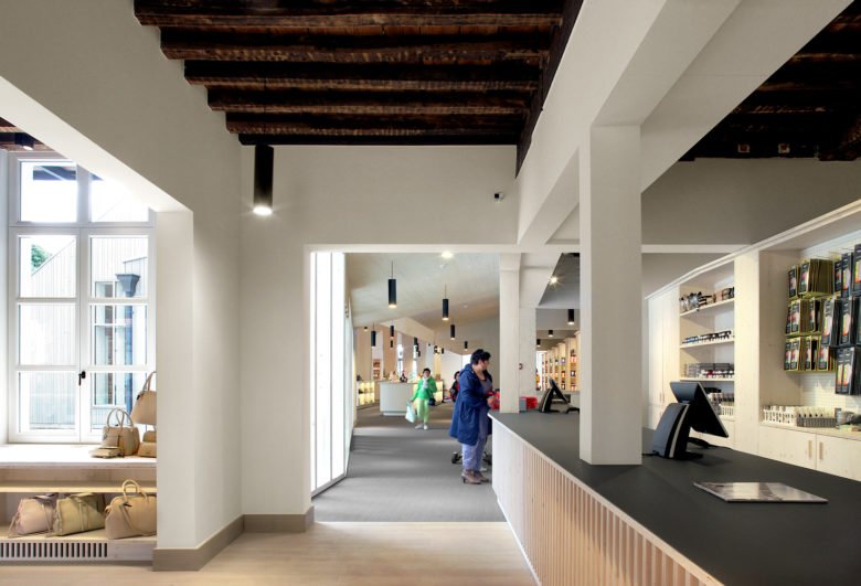Pedico Shop 由 murmuur architen + Robbrecht & Daem architen 设计
