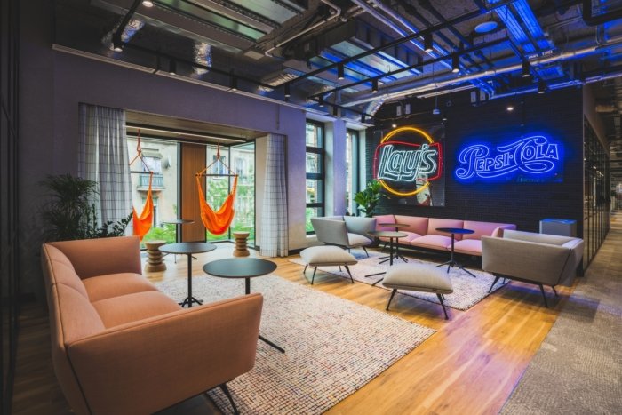 百事可乐波兰办事处 by MIXD