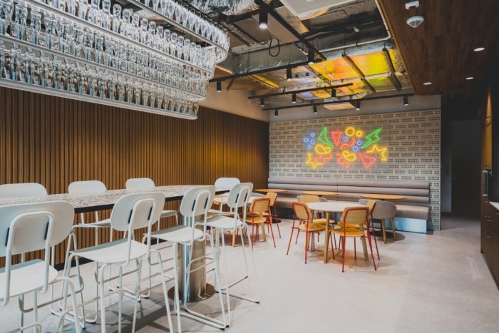 百事可乐波兰办事处 by MIXD