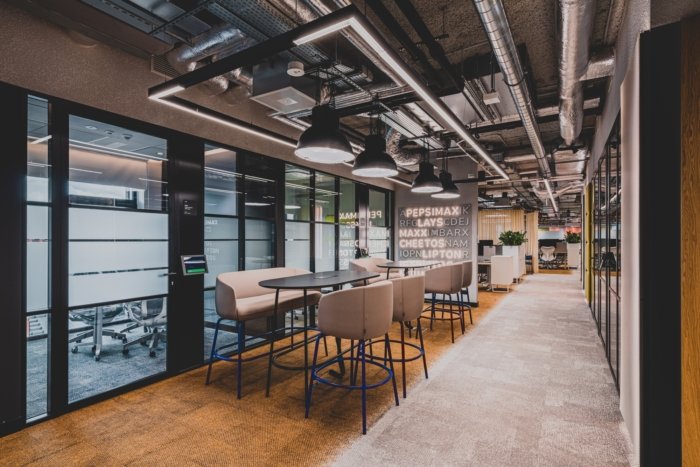 百事可乐波兰办事处 by MIXD