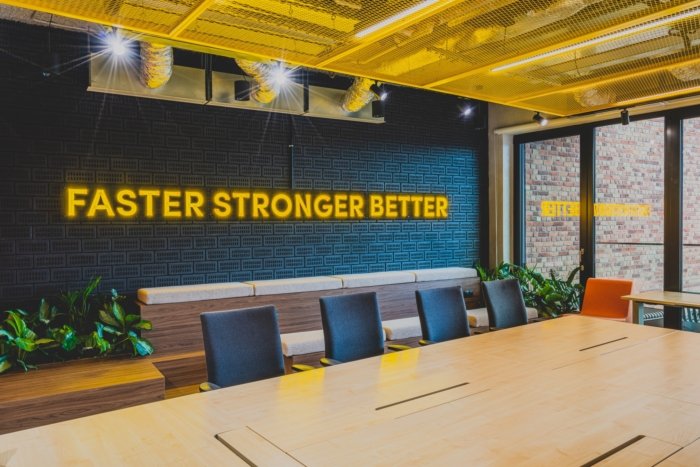 百事可乐波兰办事处 by MIXD