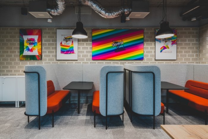 百事可乐波兰办事处 by MIXD