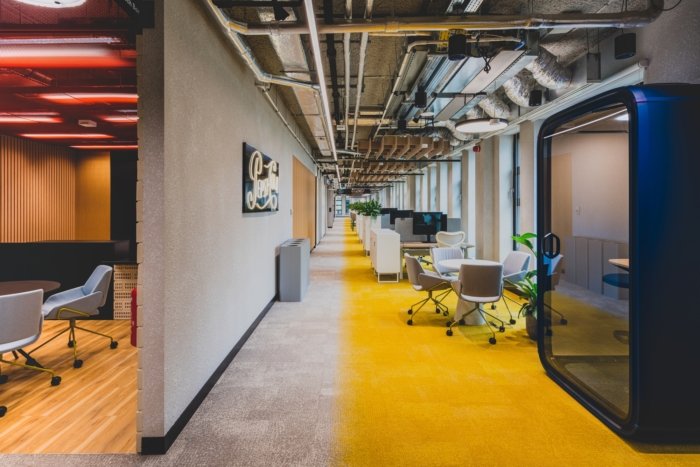 百事可乐波兰办事处 by MIXD