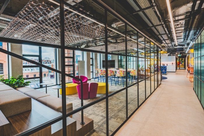 百事可乐波兰办事处 by MIXD