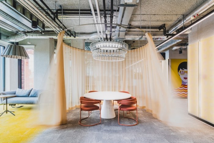 百事可乐波兰办事处 by MIXD