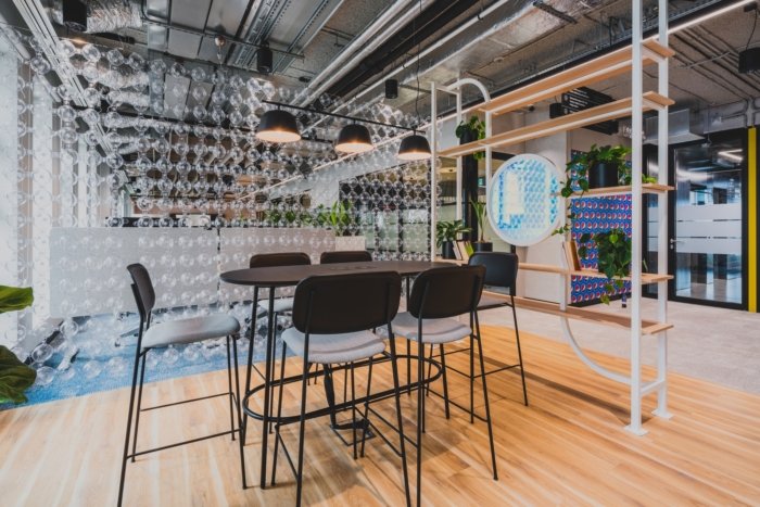 百事可乐波兰办事处 by MIXD