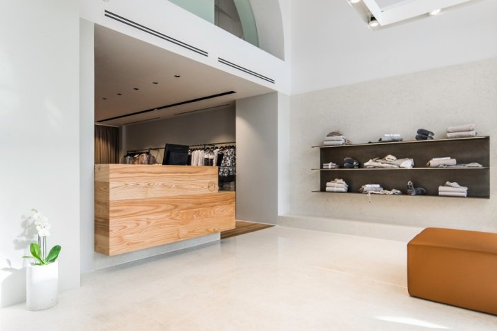 Peserico 商店，由 C&P Architetti 设计，圣彼得堡 – 俄罗斯