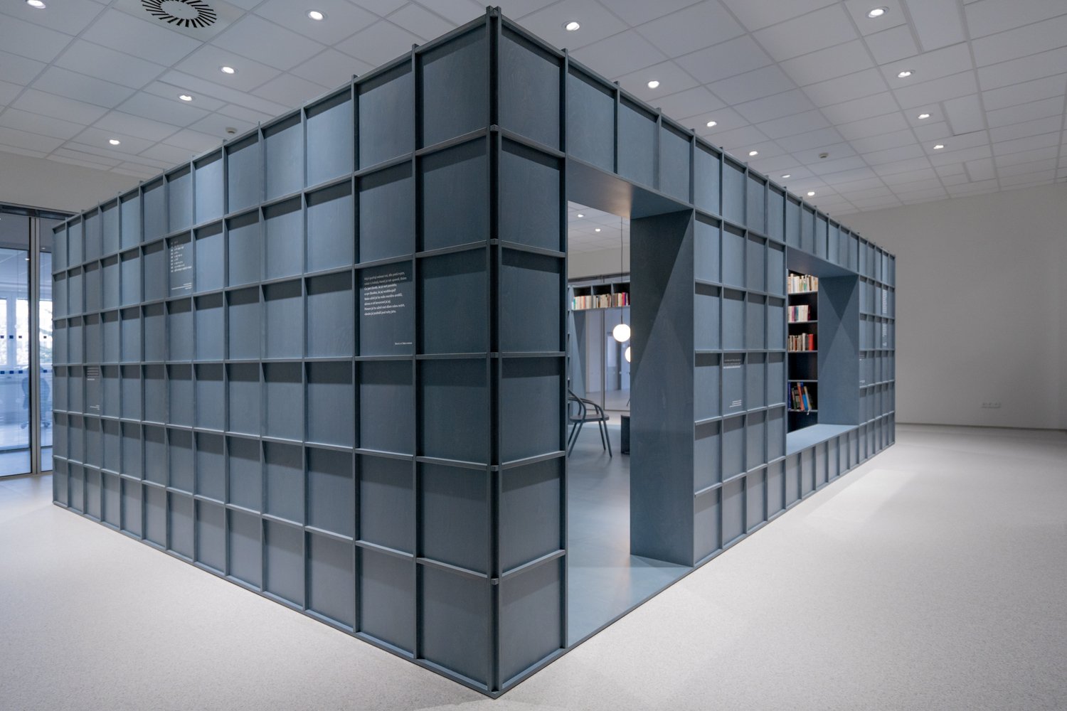 Petr Hajek 的图书馆 by Studio COSMO