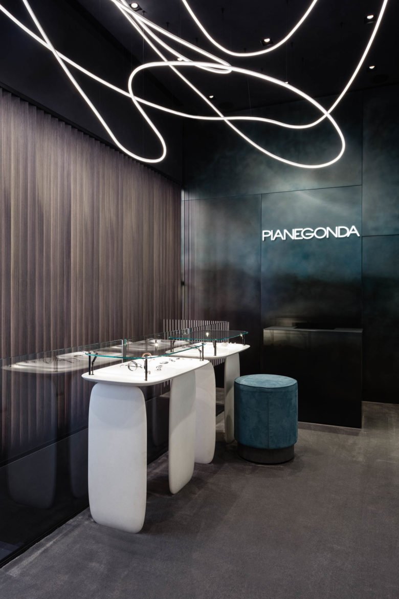 米兰“QUADRILATERO DELLA MODA”的 PIANEGONDA 精品店