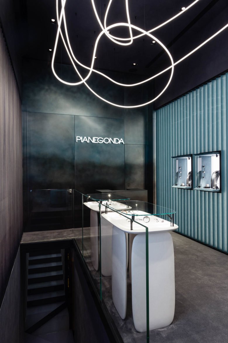 米兰“QUADRILATERO DELLA MODA”的 PIANEGONDA 精品店