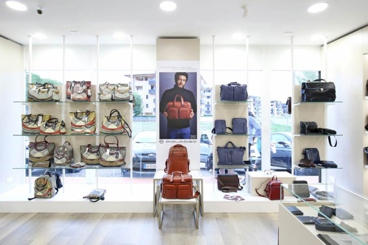 Pink Pelletteria by Effe Arredamenti,巴斯蒂亚乌姆布拉 / 佩鲁贾 – 意大利 Pink Pelletteria by Effe Arredamenti,巴斯蒂亚乌姆布拉 / 佩鲁贾 – 意大利