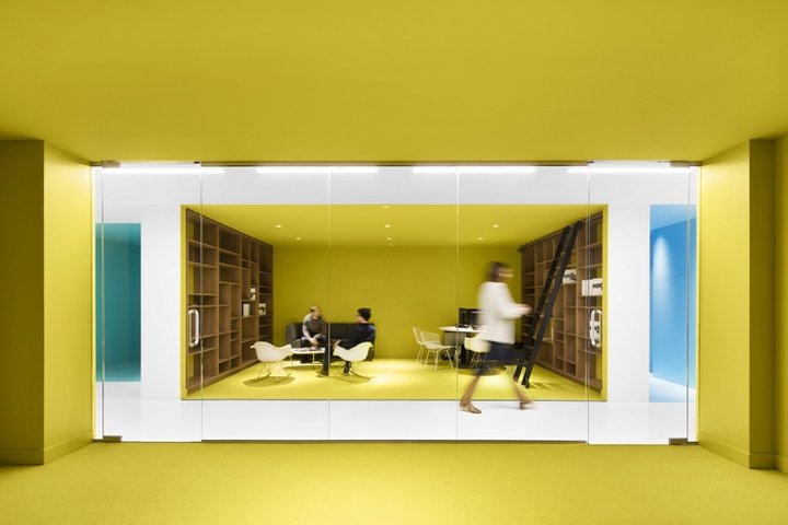 Playster Office 由 ACDF Architecture 设计，加拿大蒙特利尔