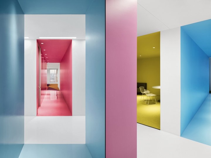 Playster Office 由 ACDF Architecture 设计，加拿大蒙特利尔