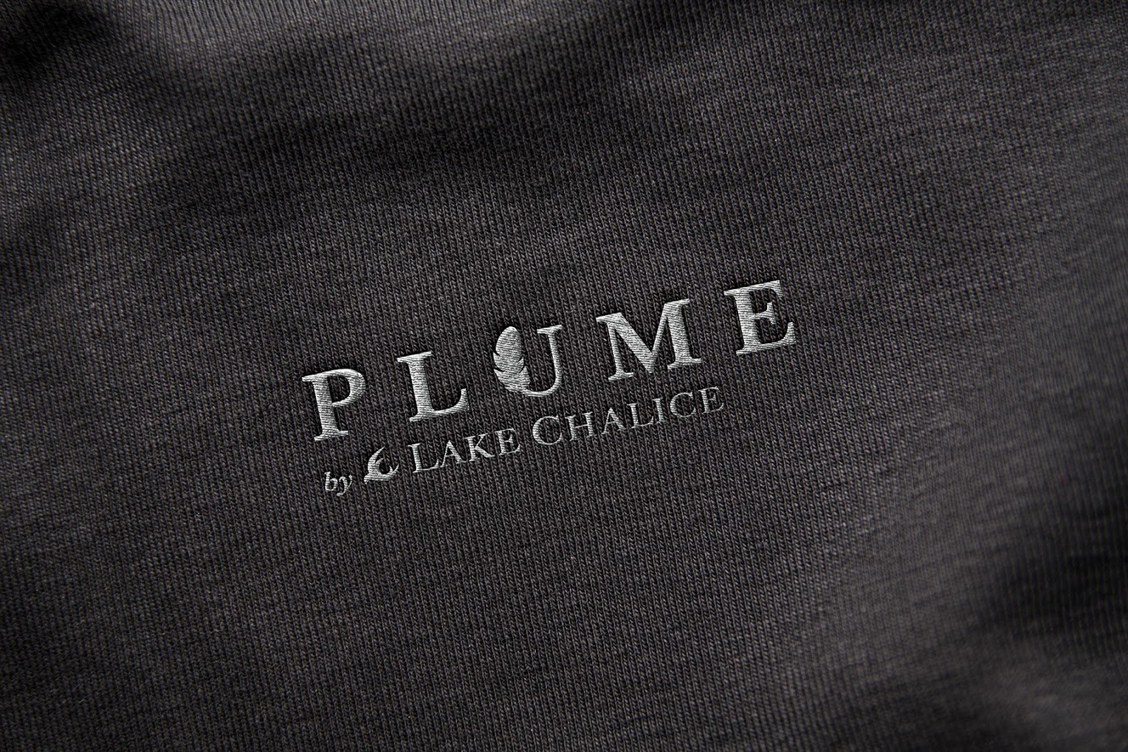 Plume 优质葡萄酒系列采用创意方法